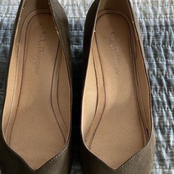 Chinese laundry olive suede wedges 9.5 ✨final reduction - Picture 2 of 5